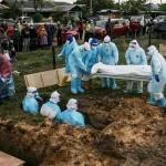 A lot of medical staff is carrying a coffin